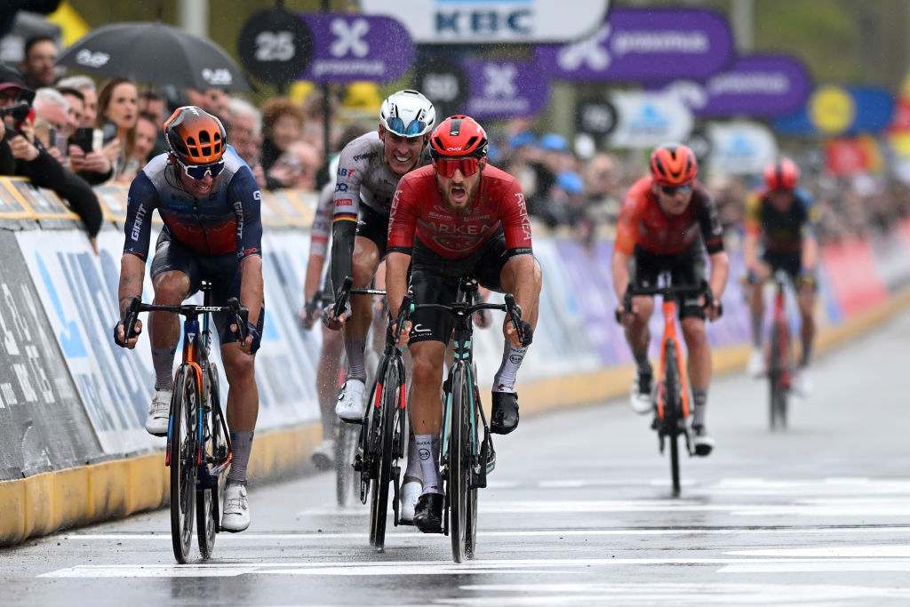 Pogačar's Solo Victory At Tour Of Flanders: A Detailed Race Report
