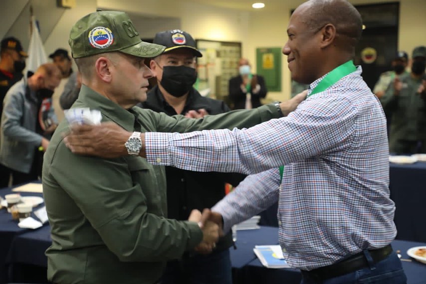 Policía Nacional Refuerza La Seguridad Del CNE En Caracas Policía Nacional Refuerza La Seguridad Del CNE En Caracas