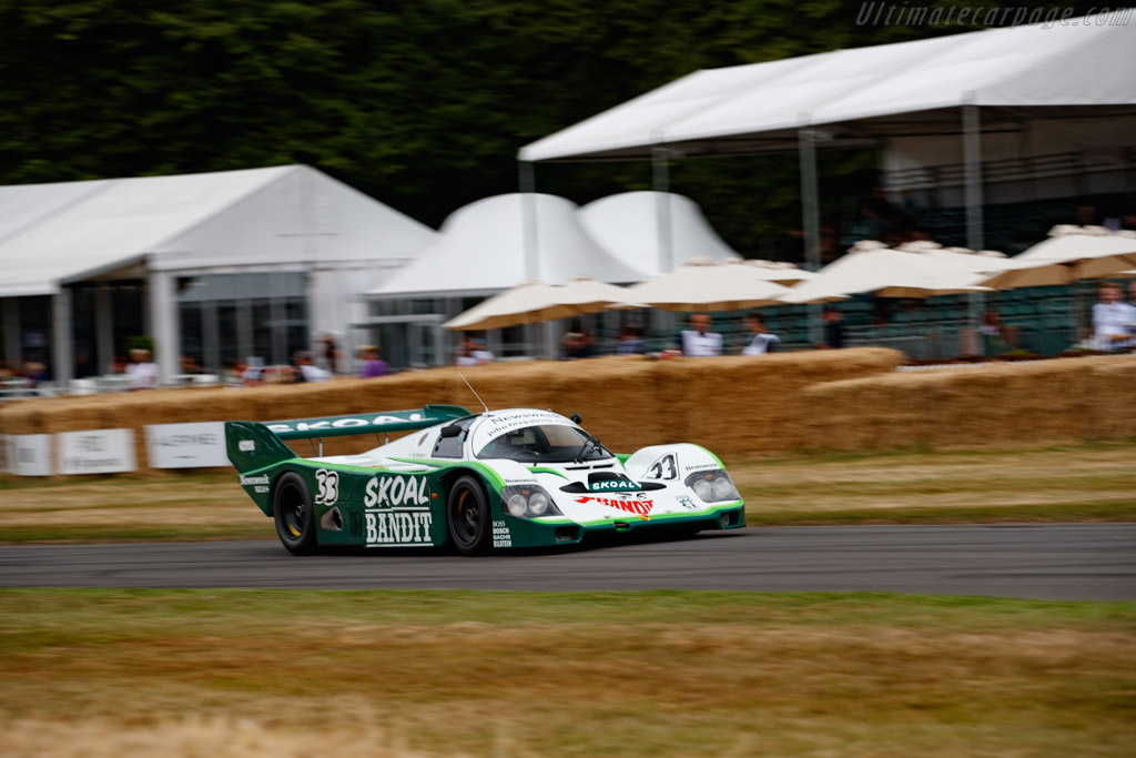 Porsche 956: Müzede Tavan Sergilemesinin Nedenleri Porsche 956: Müzede Tavan Sergilemesinin Nedenleri