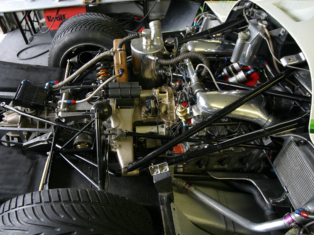 Porsche 956'nın Tavan Asılı Sergilenme Nedeni Porsche 956'nın Tavan Asılı Sergilenme Nedeni