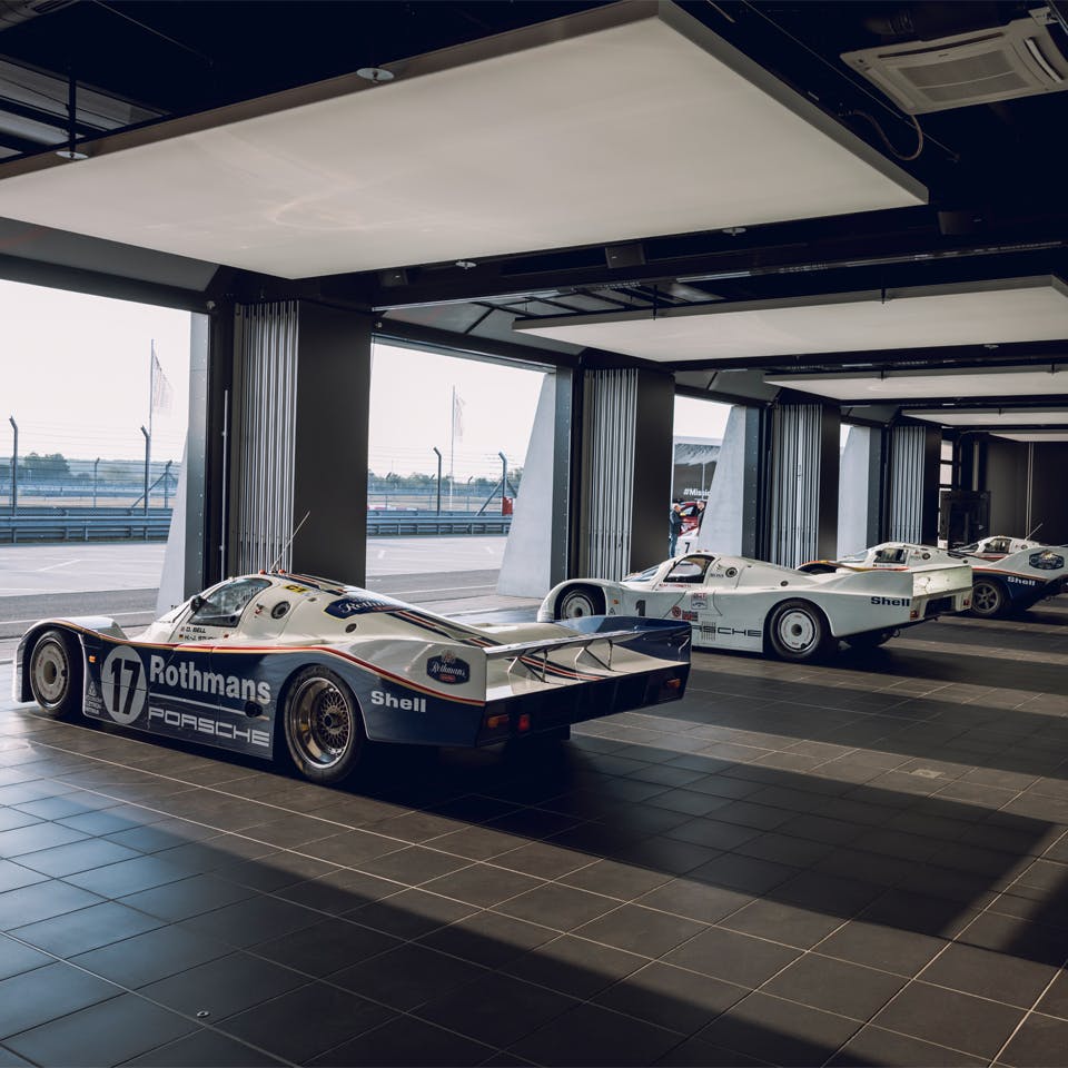 Porsche 956'nın Tavan Sergilemesinin Arkasındaki Gerçek Porsche 956'nın Tavan Sergilemesinin Arkasındaki Gerçek