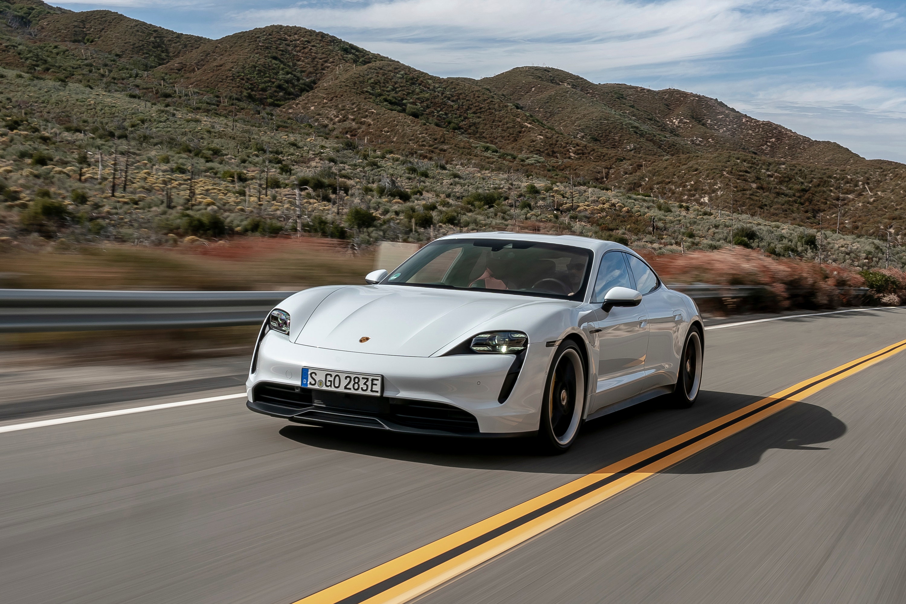 Porsche Atidarė Naują Elektromobilių Įkrovimo Stotį Europoje Porsche Atidarė Naują Elektromobilių Įkrovimo Stotį Europoje