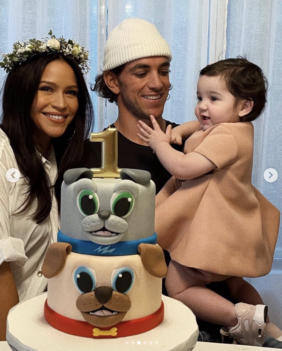 Pregnant Cassie And Husband Alex Fine Shine At Mob Land Premiere Pregnant Cassie And Husband Alex Fine Shine At Mob Land Premiere