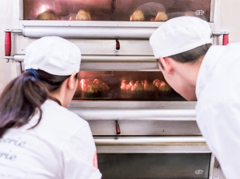 Première Naissance De L'Année Récompensée Par Une Boulangerie Normande