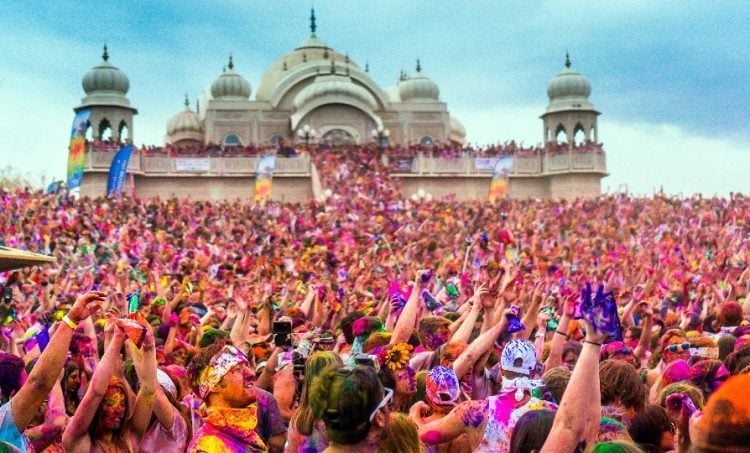 Priyanka And Nick's Holi: Celebrating The Festival Of Colors In Style Priyanka And Nick's Holi: Celebrating The Festival Of Colors In Style