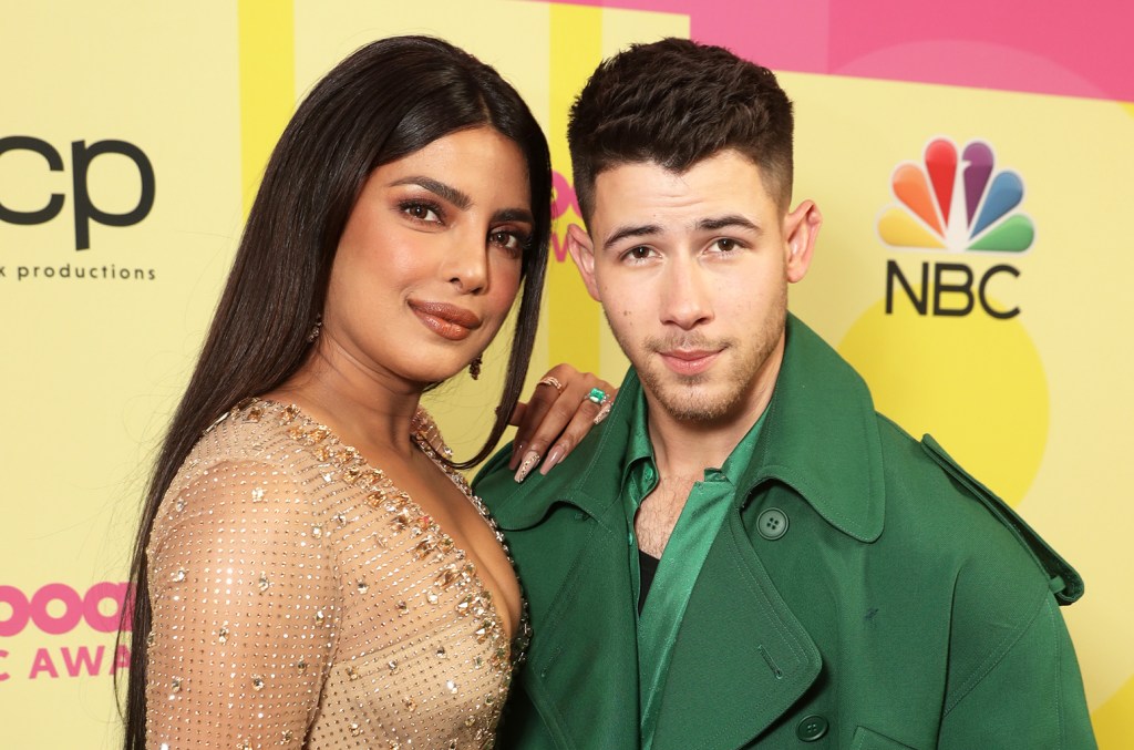 Priyanka Chopra & Nick Jonas: A Detailed Look At Their Holi Festivities Priyanka Chopra & Nick Jonas: A Detailed Look At Their Holi Festivities
