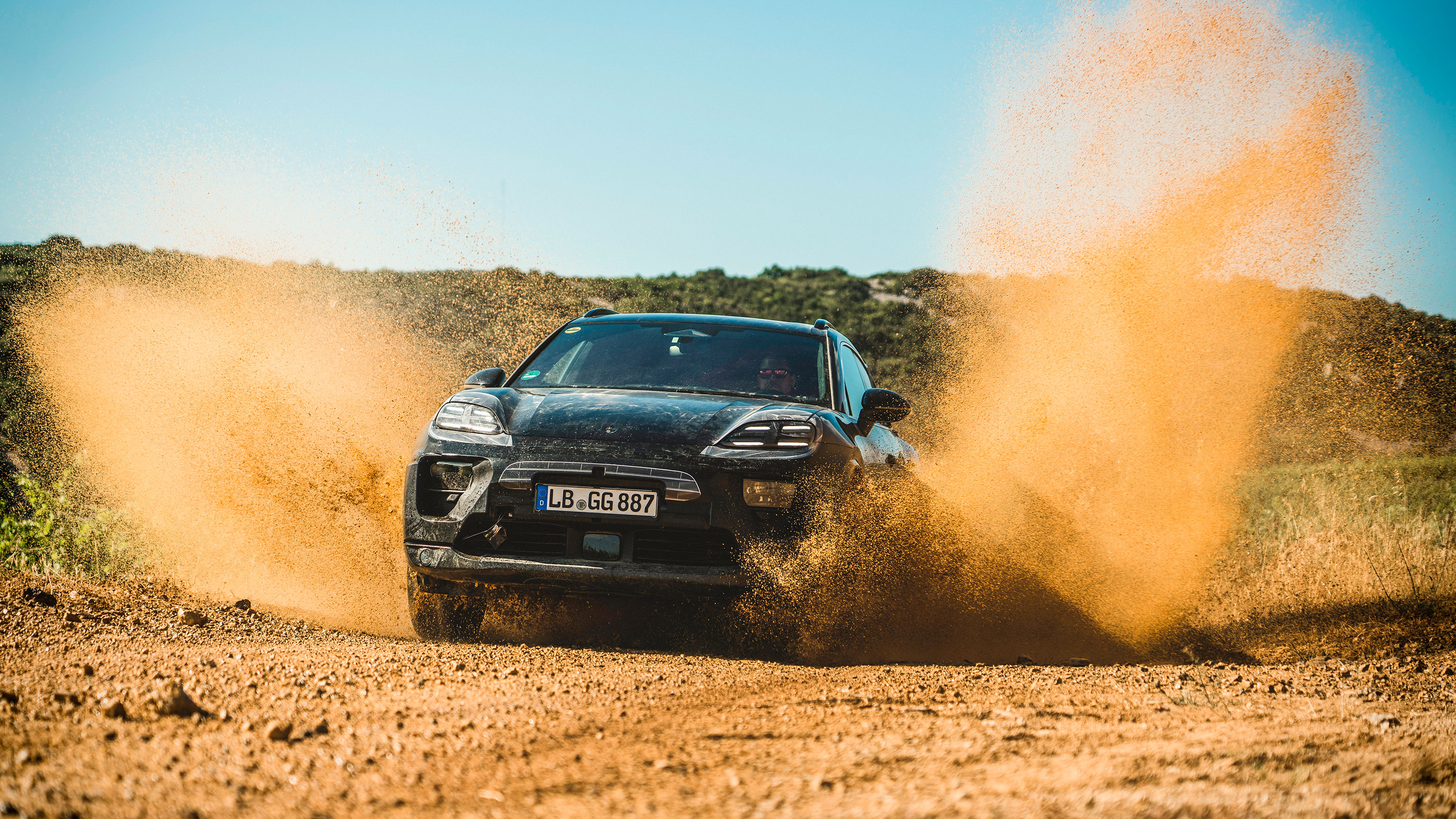 Prófun Á Nýja Porsche Macan Rafmagnsbílnum Prófun Á Nýja Porsche Macan Rafmagnsbílnum