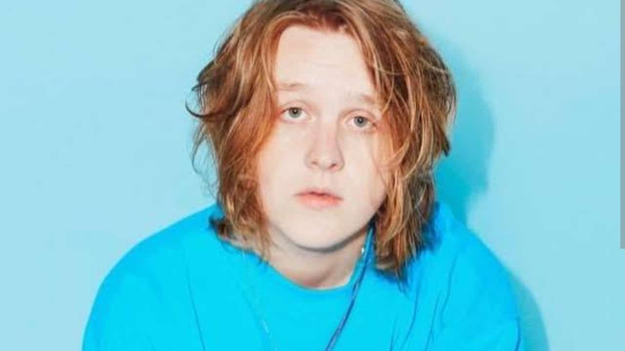 Reaparición De Lewis Capaldi En WWE SmackDown: Superando Los Problemas De Salud Reaparición De Lewis Capaldi En WWE SmackDown: Superando Los Problemas De Salud