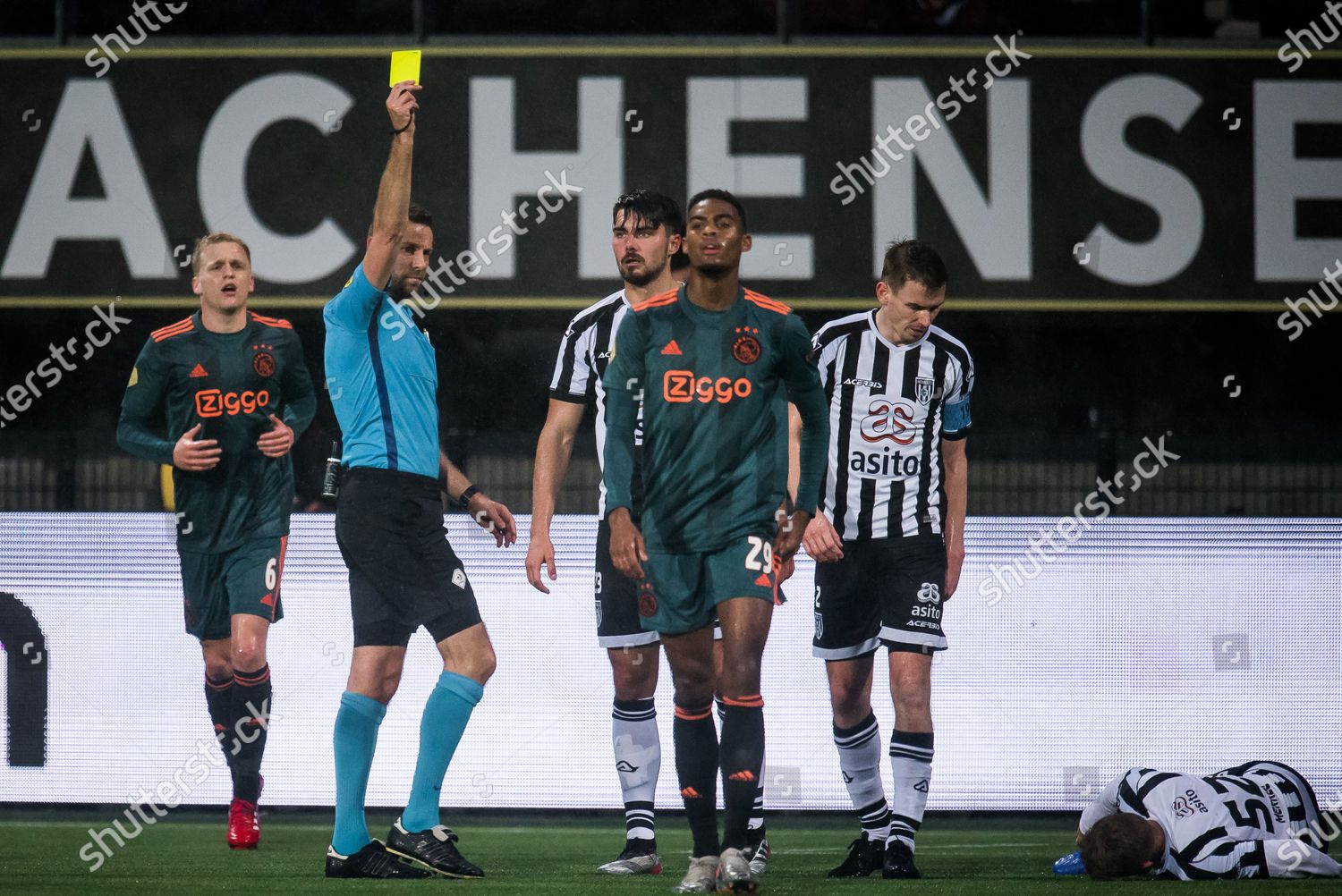 Refereeing Blunder: Ajax Lead Reduced, AZ Six Points Behind Refereeing Blunder: Ajax Lead Reduced, AZ Six Points Behind