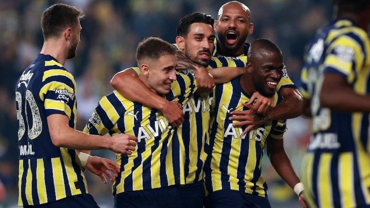 Resmi Açıklama: Fenerbahçe Oyuncusu Ajax'a Transfer Oluyor Resmi Açıklama: Fenerbahçe Oyuncusu Ajax'a Transfer Oluyor