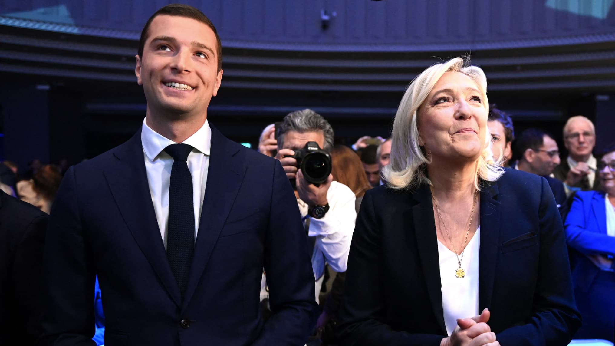 Retraite:  Le RN Explore Une Alliance Avec La Gauche ?