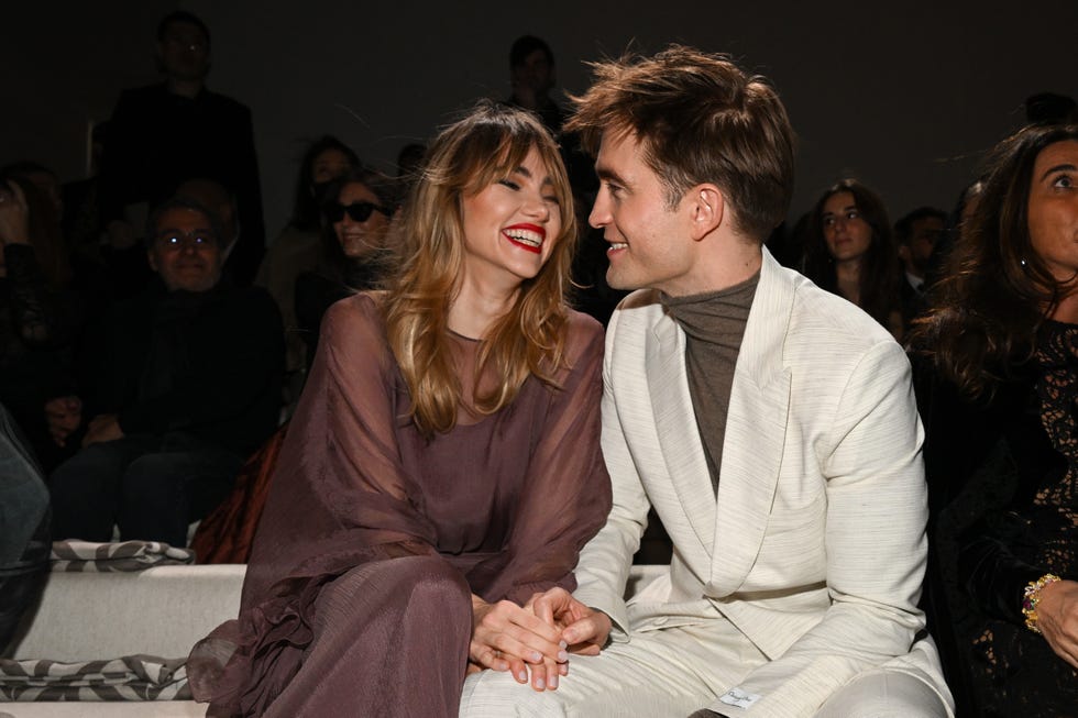 Robert Pattinson And Suki Waterhouse: Hand-in-Hand Amidst The Batman 2 Speculation Robert Pattinson And Suki Waterhouse: Hand-in-Hand Amidst The Batman 2 Speculation