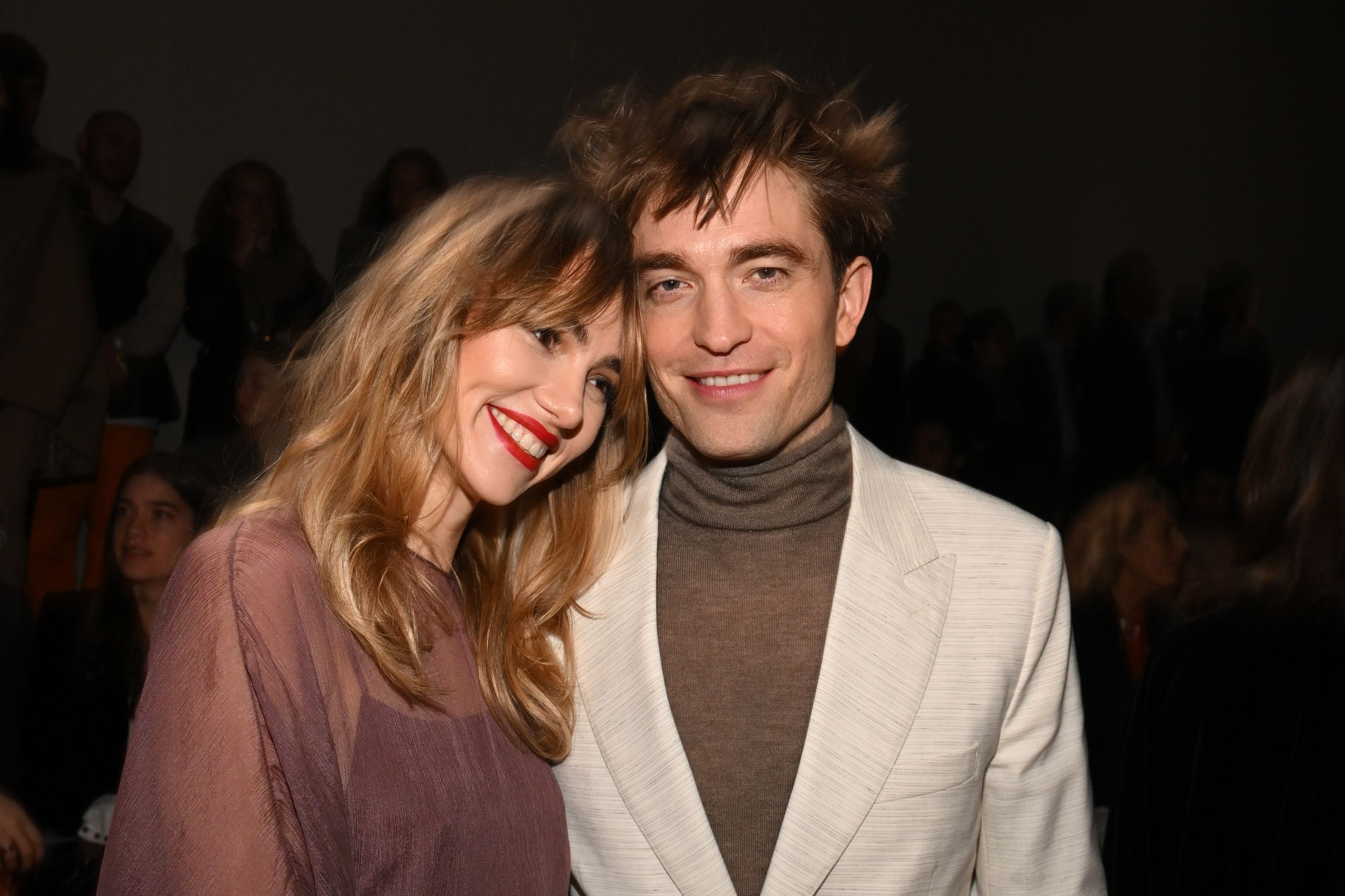 Robert Pattinson & Suki Waterhouse Spotted Holding Hands In NYC: The Batman 2 Connection? Robert Pattinson & Suki Waterhouse Spotted Holding Hands In NYC: The Batman 2 Connection?