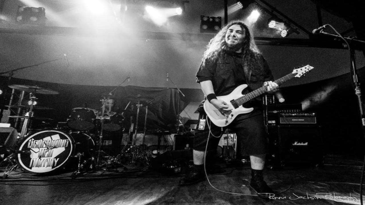 Rock Icon Dead At 32: Fans Mourn The Loss Of [Band Name]'s Frontman