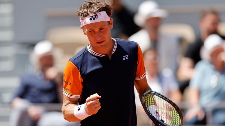 Ruud And Tsitsipas' French Open Disappointments; Swiatek's Continued Success
