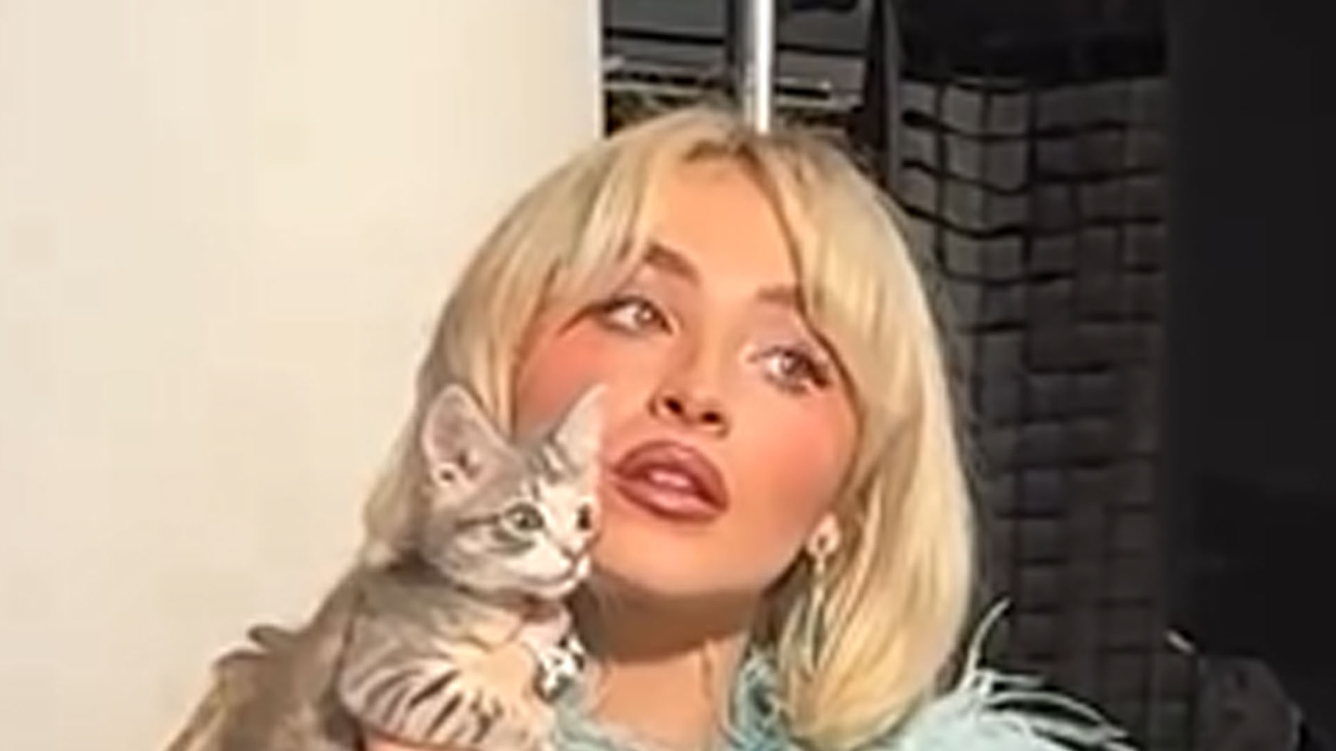 Sabrina Carpenter's Fun Size Friend Joins Her For SNL Performance Sabrina Carpenter's Fun Size Friend Joins Her For SNL Performance