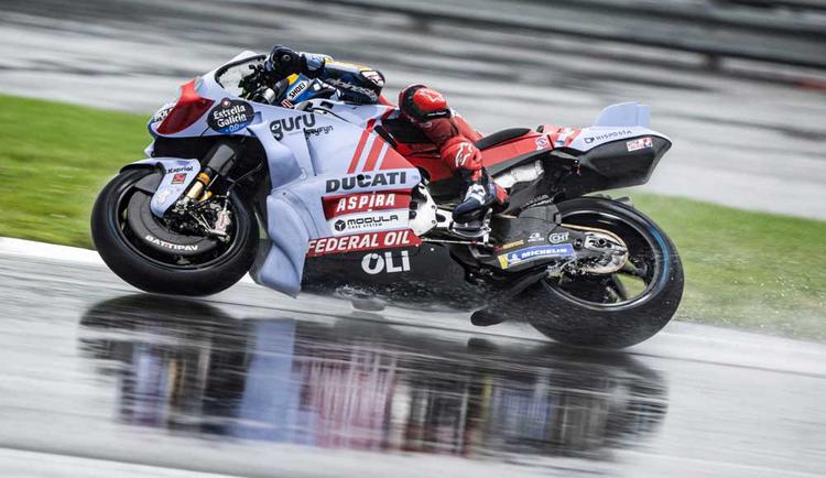 Saksikan Aksi Alex Rins Di Sprint Race MotoGP Inggris: Rekor Baru, Kecelakaan Marquez
