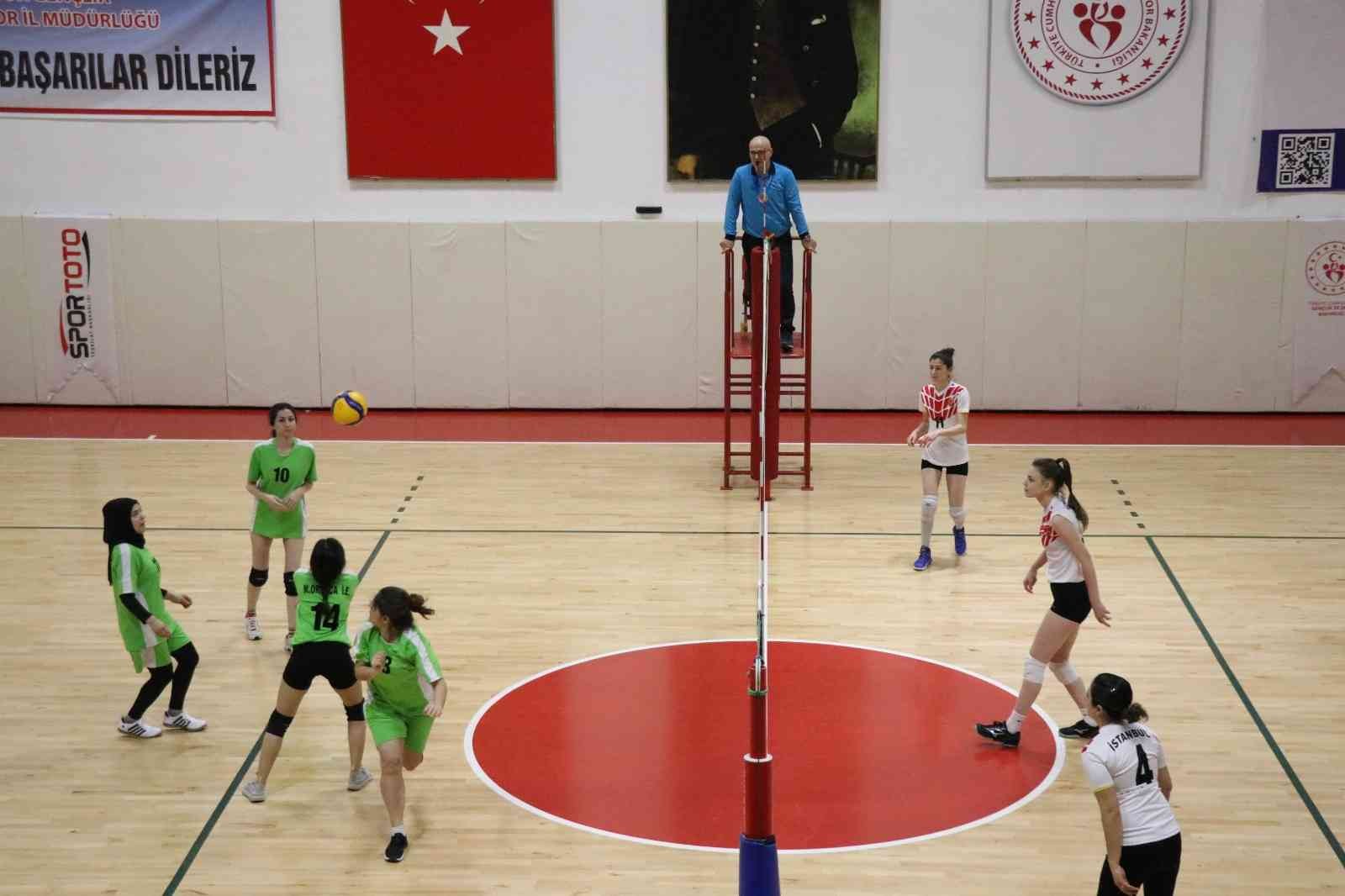 Samsun'da Hamdi Yıldırım Kadınlar Boks Şampiyonası: Mücadeleler Devam Ediyor Samsun'da Hamdi Yıldırım Kadınlar Boks Şampiyonası: Mücadeleler Devam Ediyor