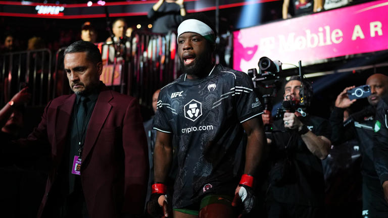 Santos To Lightweight: Yusuff Fight Signals Permanent Move? Santos To Lightweight: Yusuff Fight Signals Permanent Move?