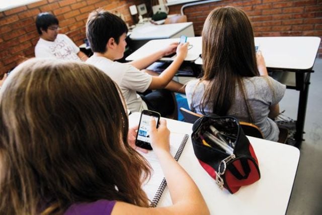 Segunda Vuelta: Correísmo Rechaza Prohibición Del Uso De Celulares Segunda Vuelta: Correísmo Rechaza Prohibición Del Uso De Celulares
