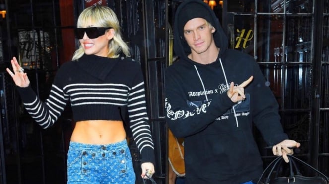 Selena Gomez Dan Miley Cyrus: Perseteruan Berakhir, Siap Untuk Kencan Ganda? Selena Gomez Dan Miley Cyrus: Perseteruan Berakhir, Siap Untuk Kencan Ganda?