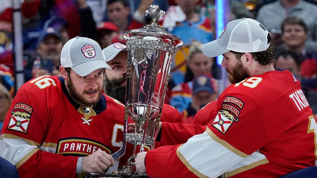 Senators Fall To Panthers Despite Tkachuk's Efforts Senators Fall To Panthers Despite Tkachuk's Efforts