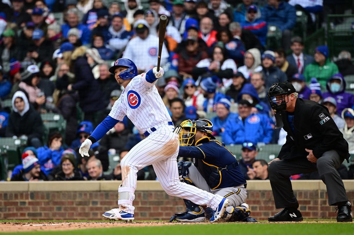 Serious Injury: Fan Falls From Outfield Wall During Cubs Game Serious Injury: Fan Falls From Outfield Wall During Cubs Game