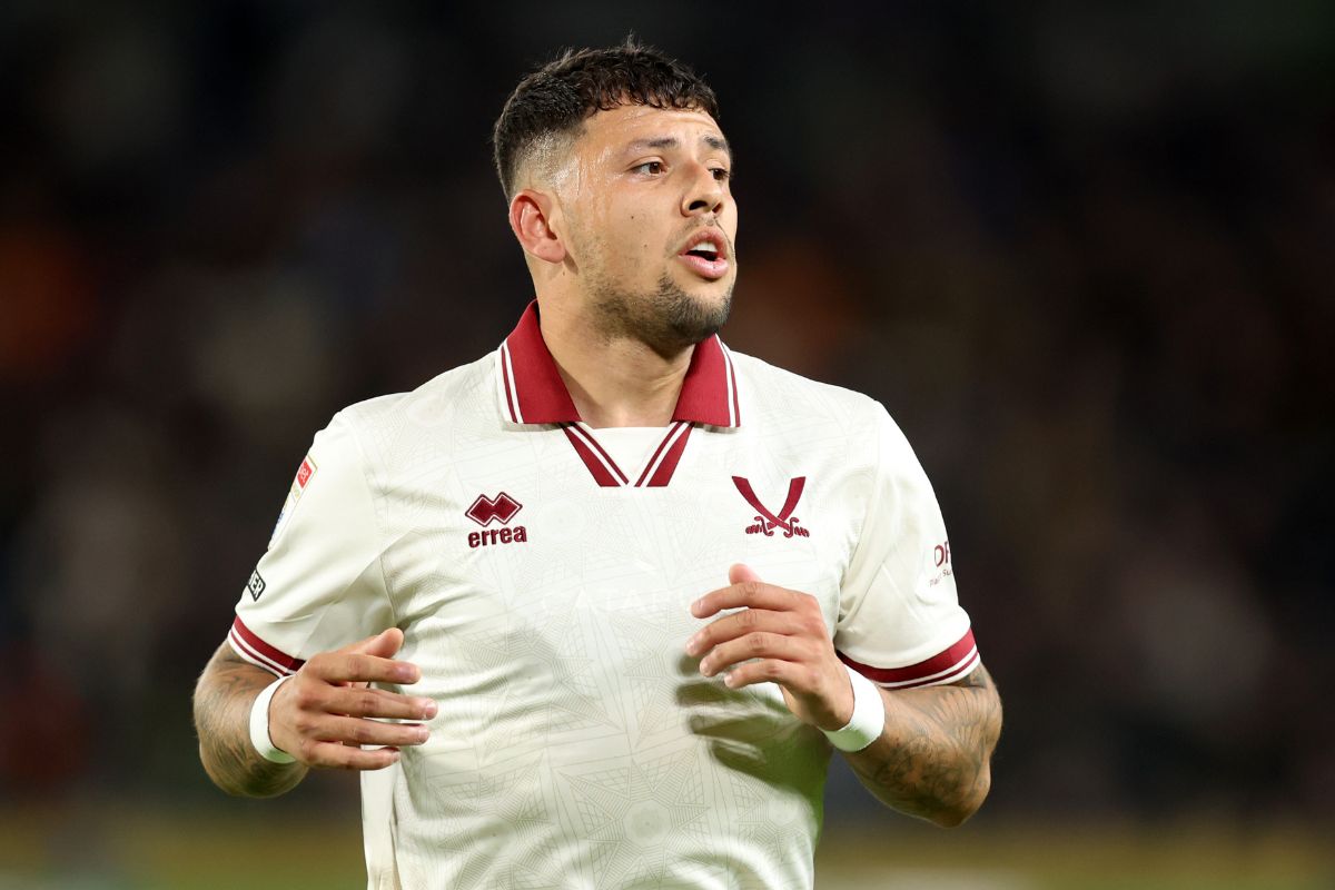 Sheffield United Escapes Red Card: Commentator Claims Leeds Clash Lucky Break Sheffield United Escapes Red Card: Commentator Claims Leeds Clash Lucky Break