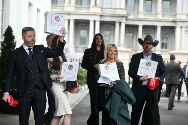 Should Pam Bondi's Decision To Release Jeffrey Epstein Files Be Supported? A Voter's Perspective Should Pam Bondi's Decision To Release Jeffrey Epstein Files Be Supported? A Voter's Perspective