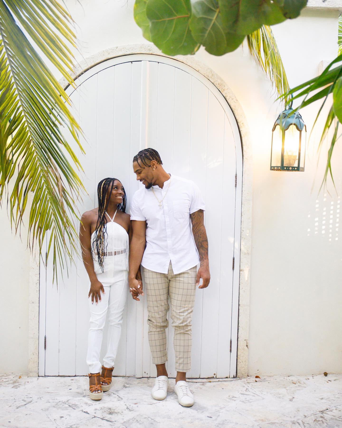 Simone Biles And Jonathan Owens Share Loved-Up Photos Featuring New Hairstyle Simone Biles And Jonathan Owens Share Loved-Up Photos Featuring New Hairstyle