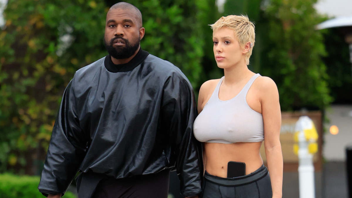 Skandalas: Kanye Westas Paviešino Biancos Censori Nuotrauką Skandalas: Kanye Westas Paviešino Biancos Censori Nuotrauką