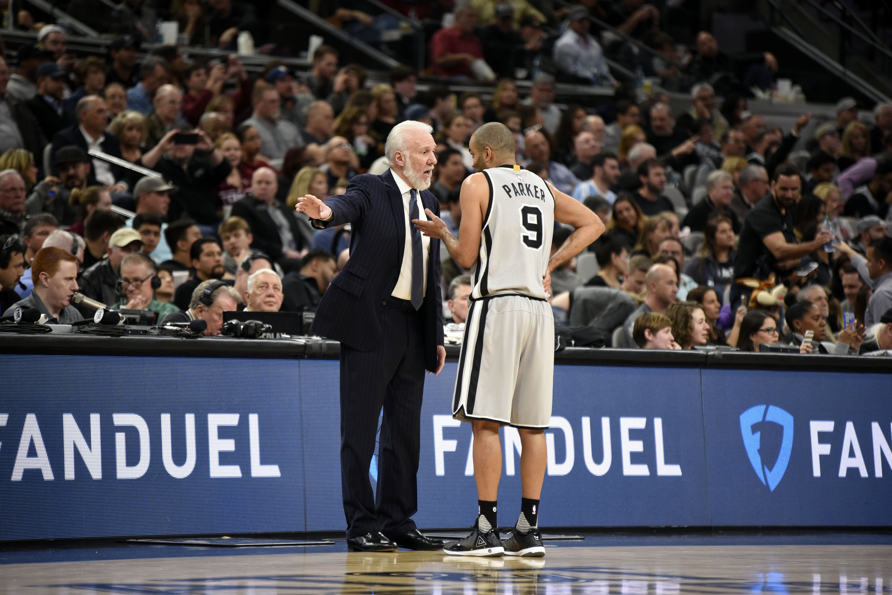 Succession À San Antonio: Johnson Remplace Popovich Succession À San Antonio: Johnson Remplace Popovich