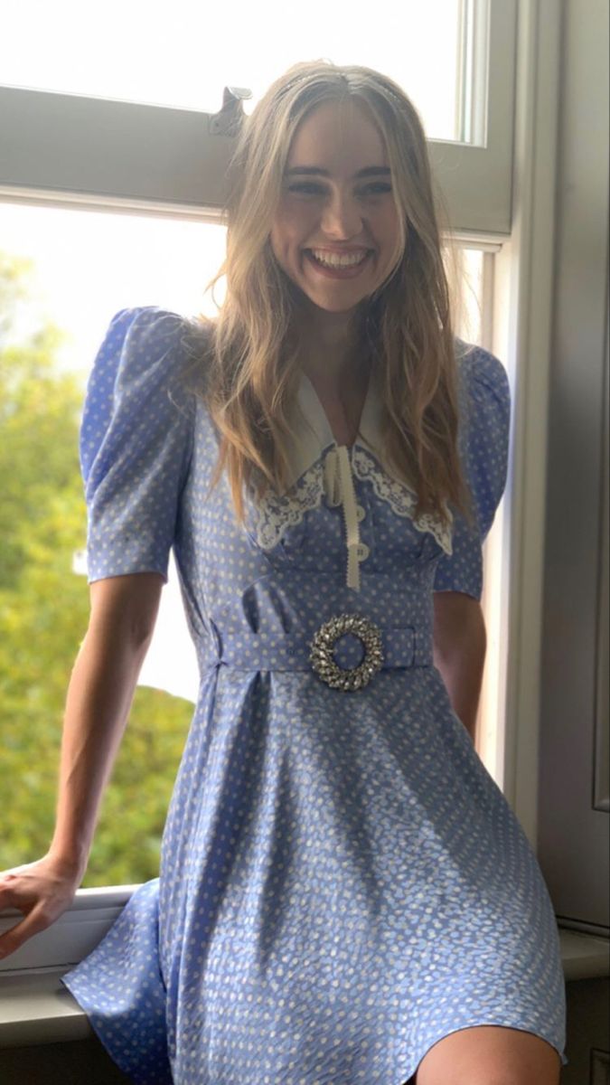 Suki Waterhouse Channels Grandma Chic In New Valentino Look Suki Waterhouse Channels Grandma Chic In New Valentino Look