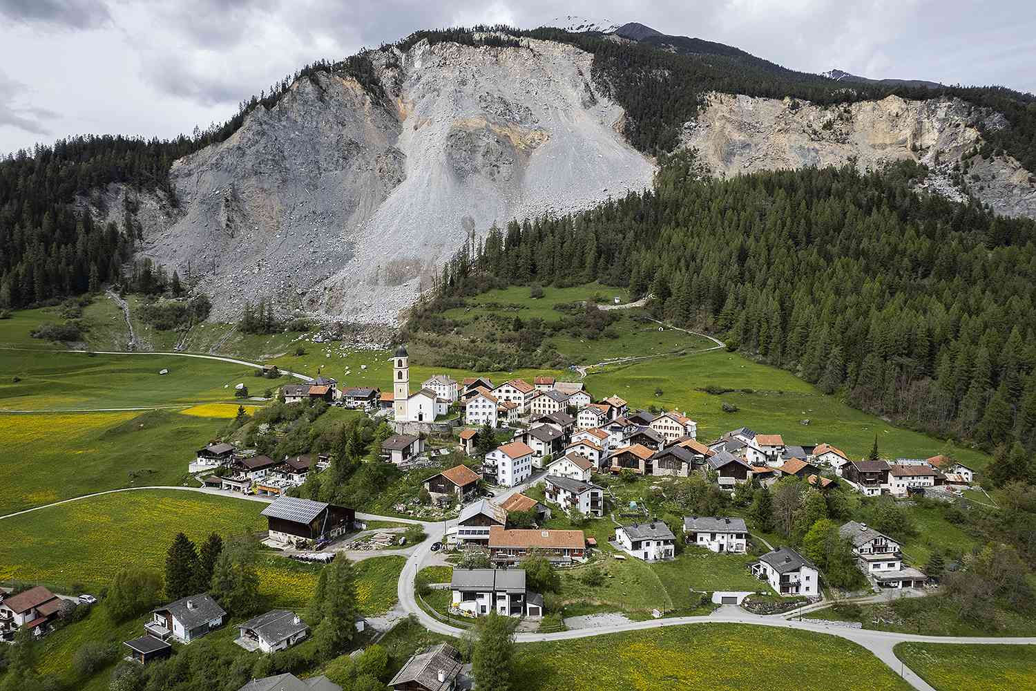 Swiss Village Faces Landslide Risk: Livestock Evacuated By Hoof And Helicopter Swiss Village Faces Landslide Risk: Livestock Evacuated By Hoof And Helicopter