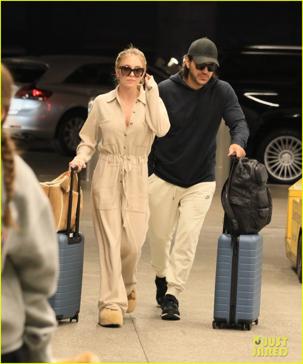 Sydney Sweeney And Jonathan Davino: Actress Flaunts Figure After Engagement Ends Sydney Sweeney And Jonathan Davino: Actress Flaunts Figure After Engagement Ends