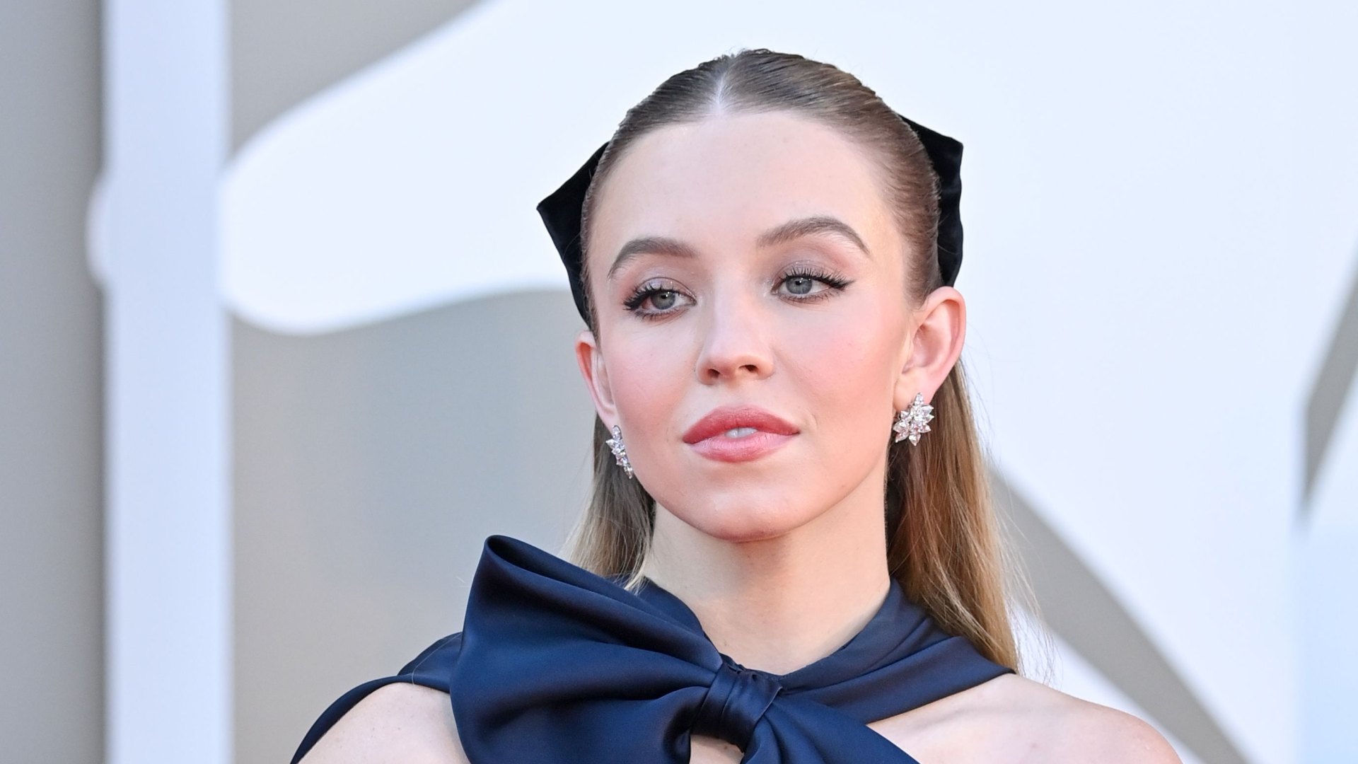 Sydney Sweeney's Difficult Split From Ex-Fiancé Jonathan Davino: An Inside Look Sydney Sweeney's Difficult Split From Ex-Fiancé Jonathan Davino: An Inside Look
