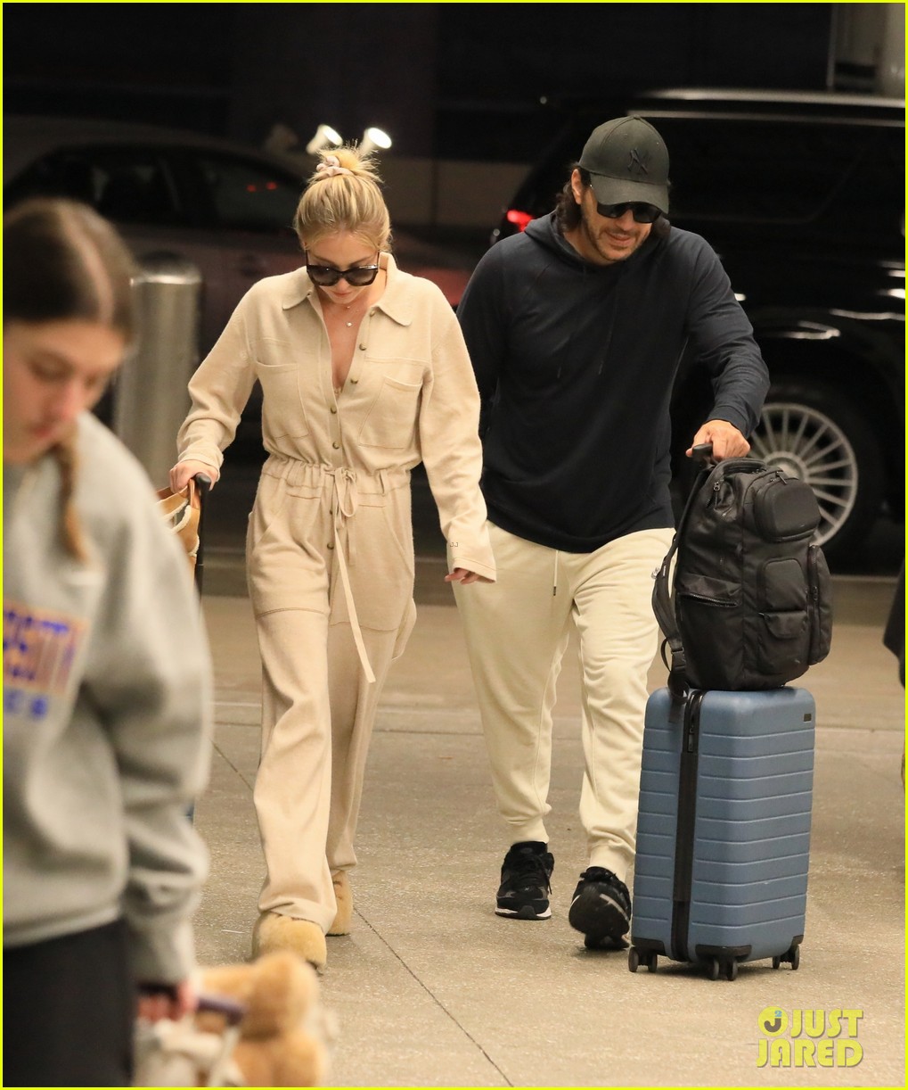 Sydney Sweeney's Wedding To Jonathan Davino Reportedly Off Sydney Sweeney's Wedding To Jonathan Davino Reportedly Off