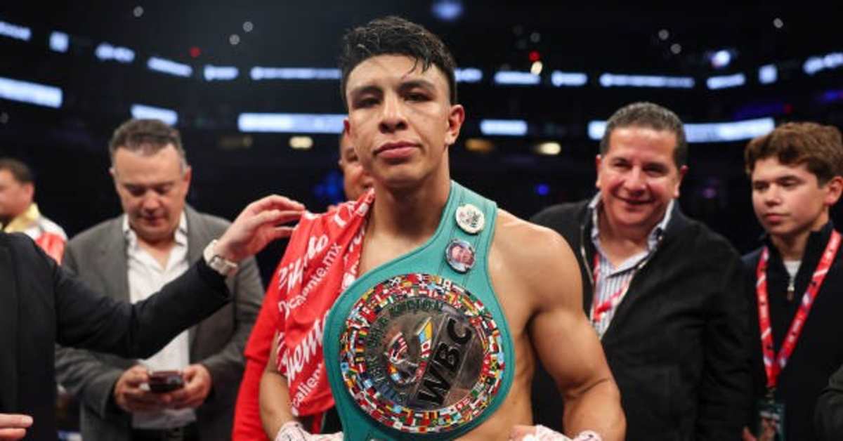 The Key Adjustments: How Munguia Secured Victory Over Surace In Their Rematch The Key Adjustments: How Munguia Secured Victory Over Surace In Their Rematch