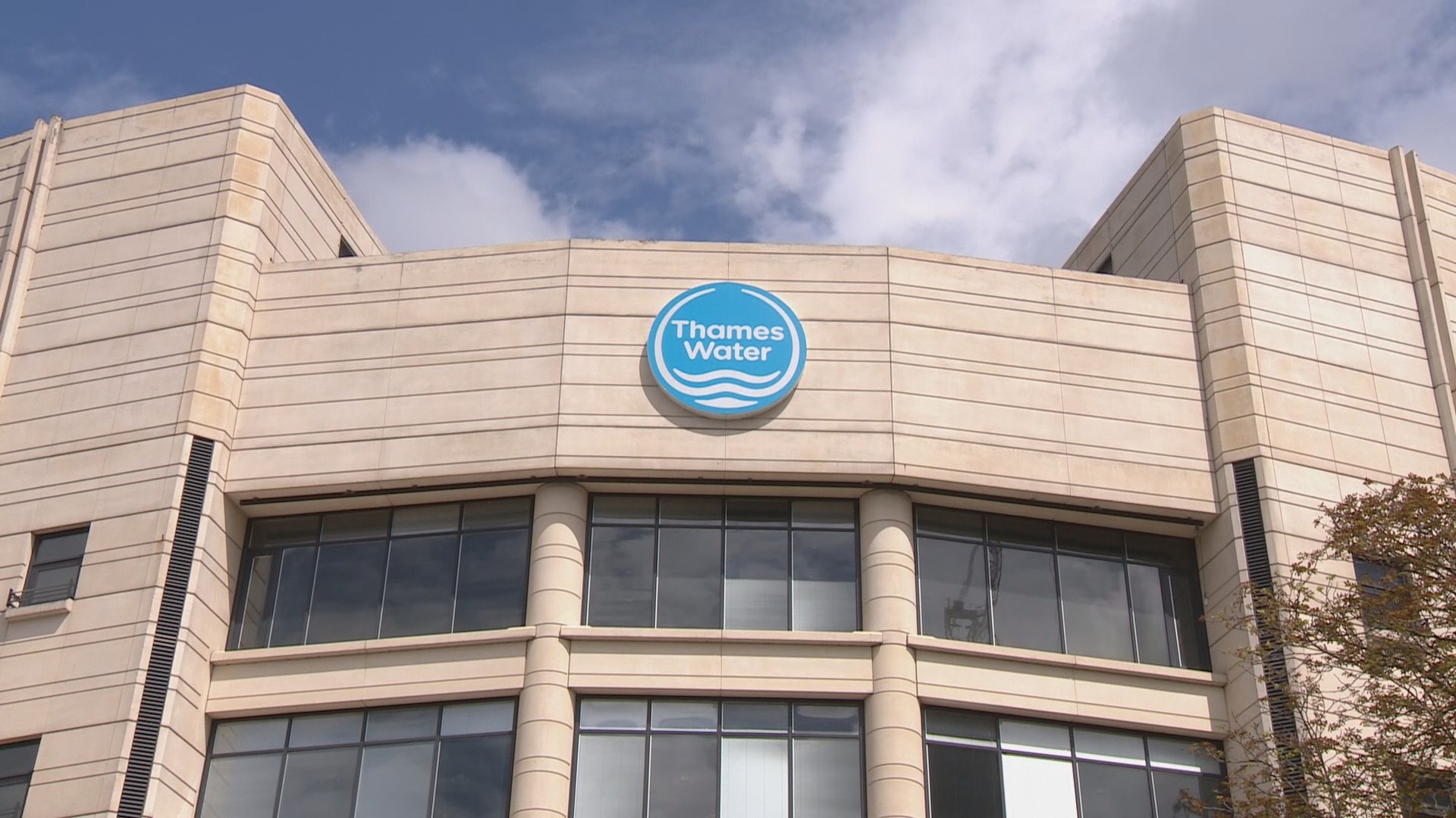 The Thames Water Executive Bonus Debate: Arguments For And Against The Thames Water Executive Bonus Debate: Arguments For And Against