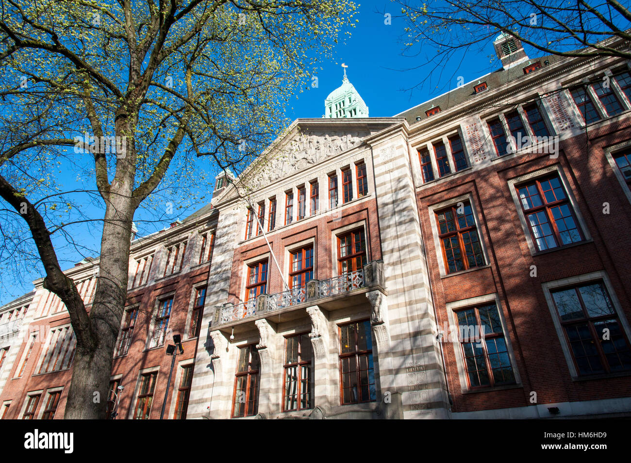 Three-Day Slump: Amsterdam Stock Exchange Experiences Significant Losses Three-Day Slump: Amsterdam Stock Exchange Experiences Significant Losses