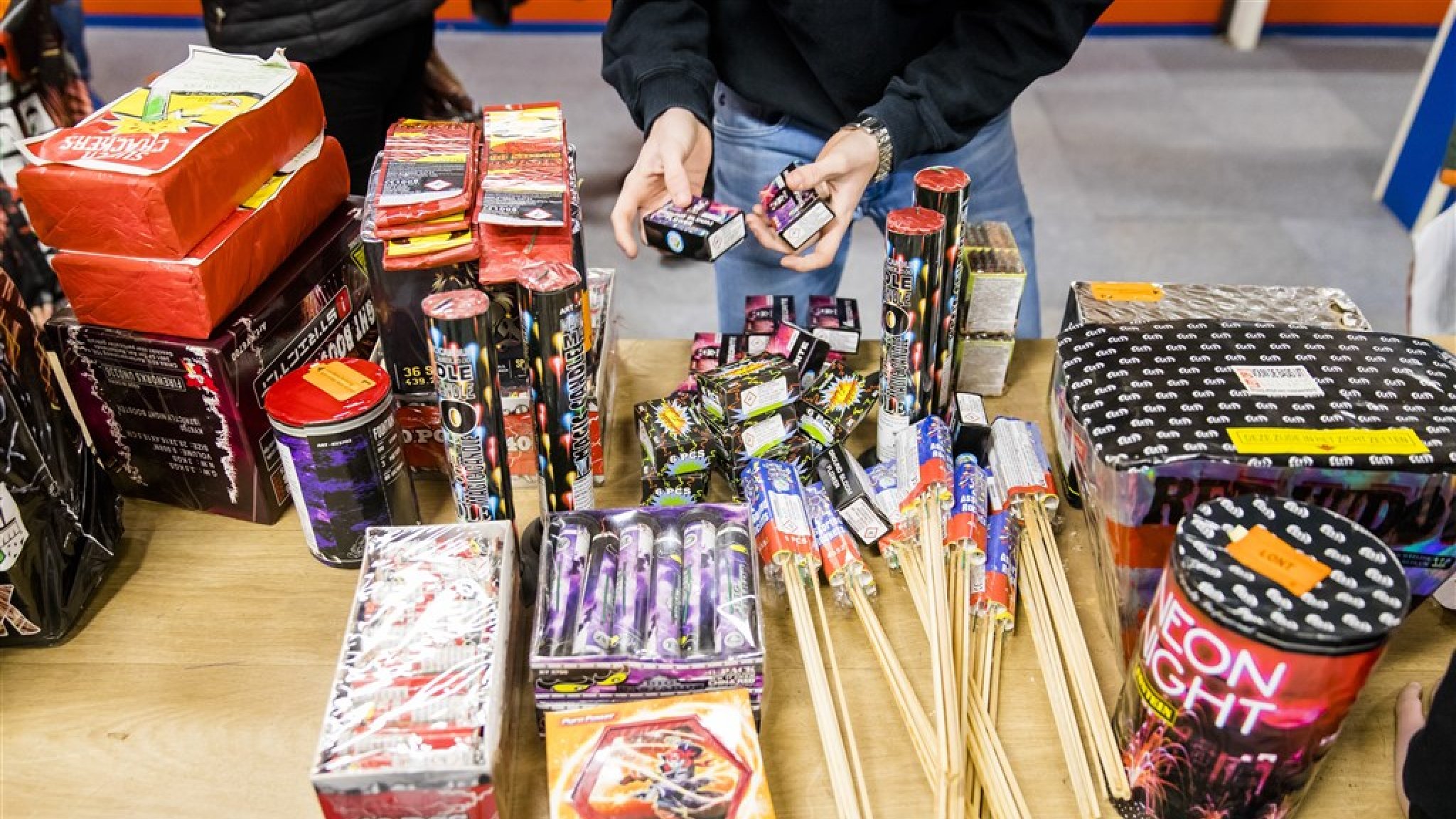Toch Nog Veel Vuurwerkverkopers Ondanks Dreigend Verbod In Nederland Toch Nog Veel Vuurwerkverkopers Ondanks Dreigend Verbod In Nederland