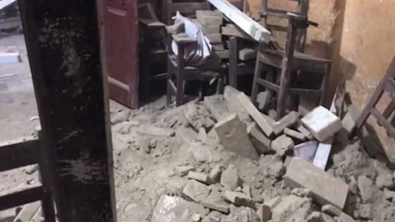 Tucson Firefighters' Narrow Escape: Roof Collapse Incident