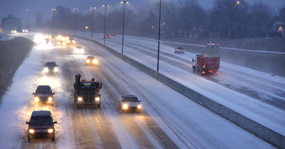 Tulsa Crews Pre-Treat Roads Ahead Of Expected Sleet And Snow Tulsa Crews Pre-Treat Roads Ahead Of Expected Sleet And Snow