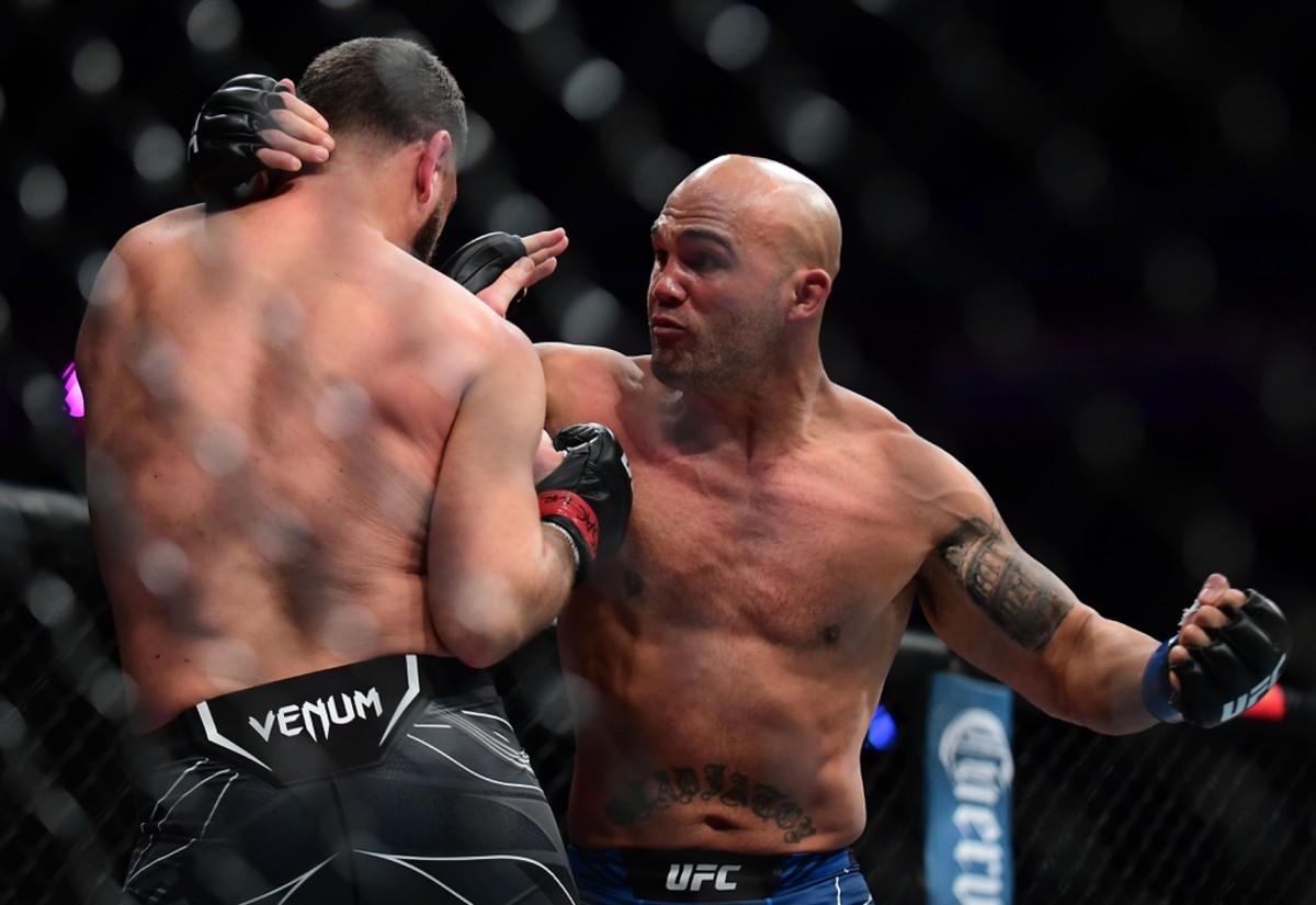 Understanding The Opening Odds For UFC 314's Volkanovski Vs. Lopes Understanding The Opening Odds For UFC 314's Volkanovski Vs. Lopes