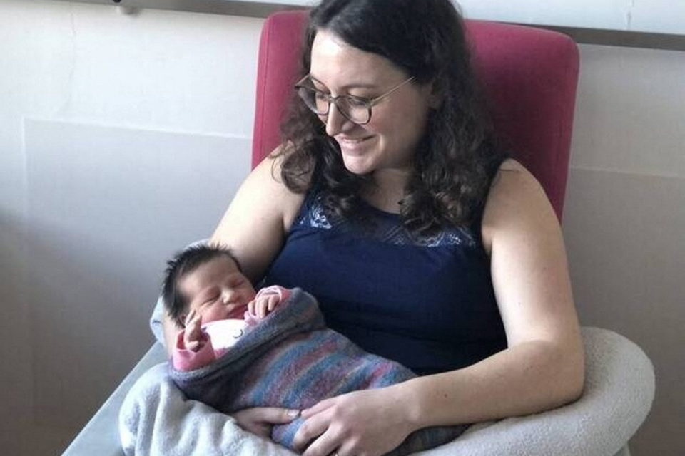 Une Boulangerie Normande Récompense Le Premier Bébé De L'année Avec Son Poids En Chocolat Une Boulangerie Normande Récompense Le Premier Bébé De L'année Avec Son Poids En Chocolat