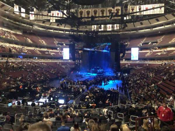 United Center Concertgoers Get $5 Rides Home With New Uber Shuttle Service United Center Concertgoers Get $5 Rides Home With New Uber Shuttle Service