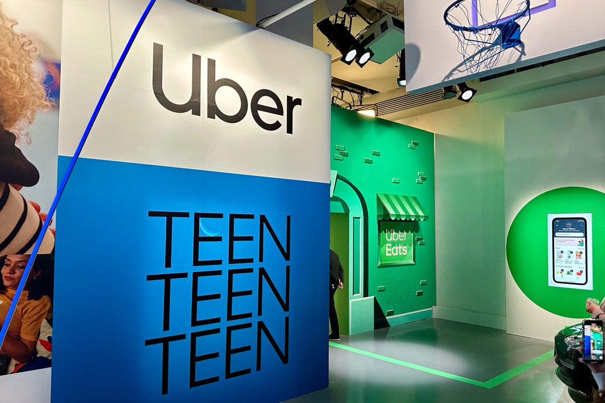 United Center Fans Get $5 Rides With New Uber Shuttle Service United Center Fans Get $5 Rides With New Uber Shuttle Service