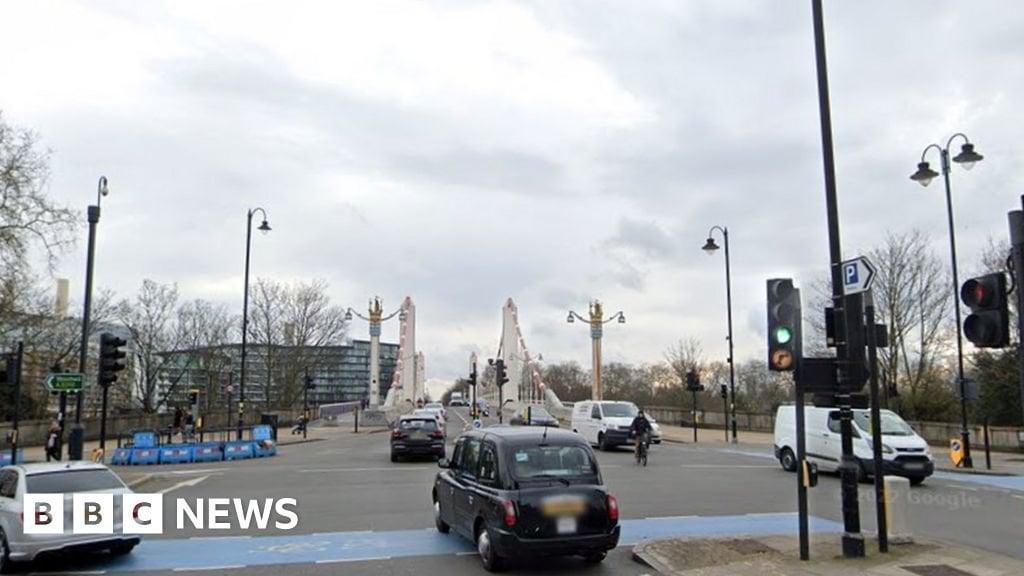 Urgent Search Underway After Girl, 11, Falls Into River Thames Urgent Search Underway After Girl, 11, Falls Into River Thames