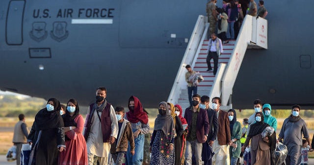 US Refugee Resettlement: White South Africans Arrive Following Trump-Era Policy US Refugee Resettlement: White South Africans Arrive Following Trump-Era Policy