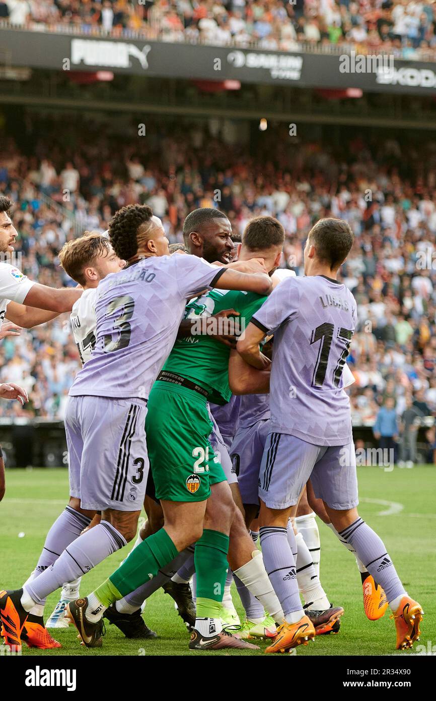 Valencia Stuns Real Madrid: Mamardashvili's Crucial Role